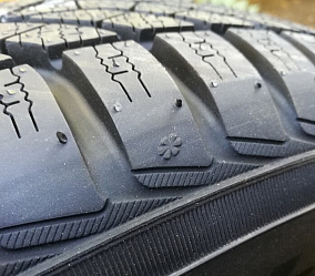 Yokohama BluEarth Winter V905 315/40R21 115V