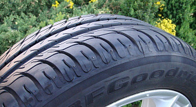 BFGoodrich g-Grip 215/60R17 96H